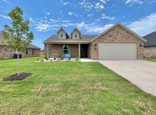 1035 Sugar Pine St, Tontitown, AR 72762