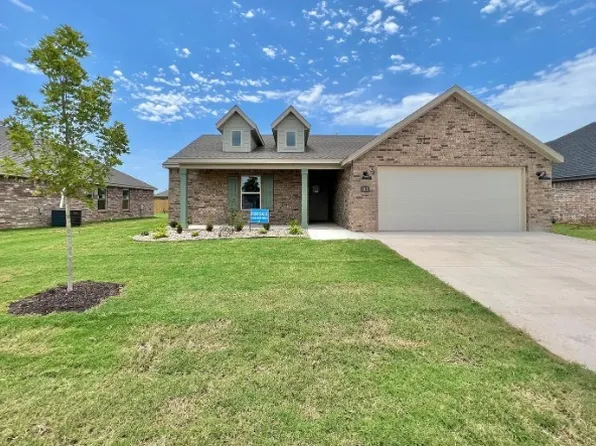 1035 Sugar Pine St, Tontitown, AR 72762
