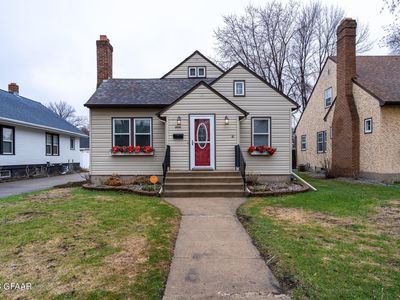 1016 Chestnut St, Grand Forks, ND, 58201