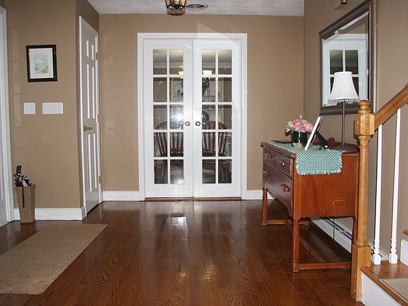 Foyer 13'x10'