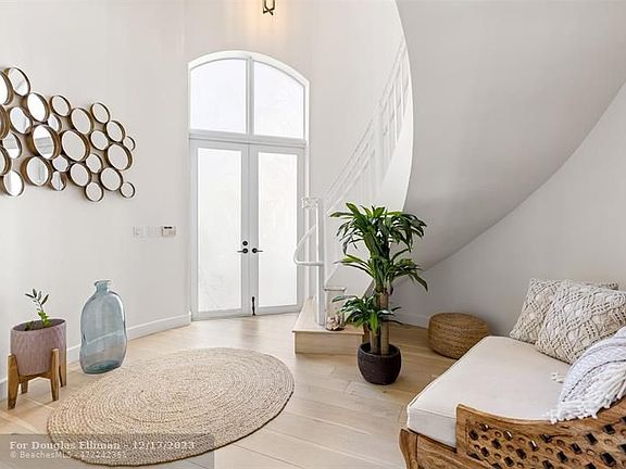 4th image of 2120 N Ocean Blvd #Villa Vii
