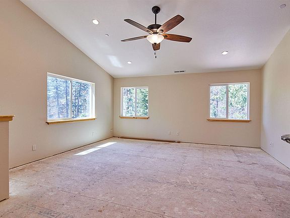 3rd image of 16470 Hillside Dr