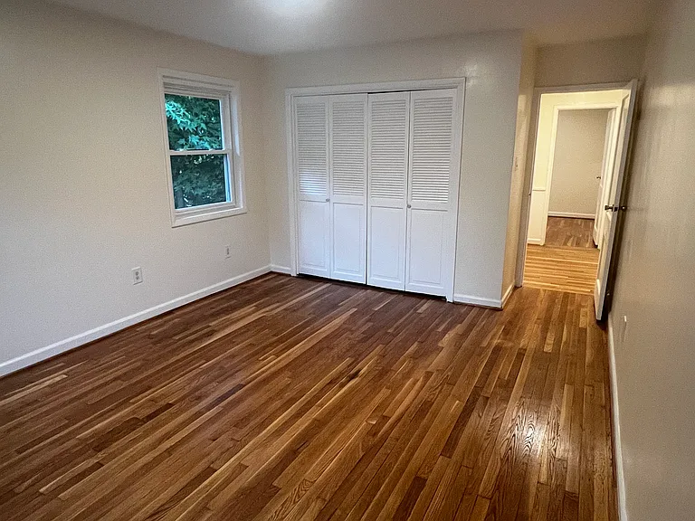 2404 Darrow St — Photo 9