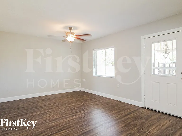 4643 W Mountain View Rd — Photo 5