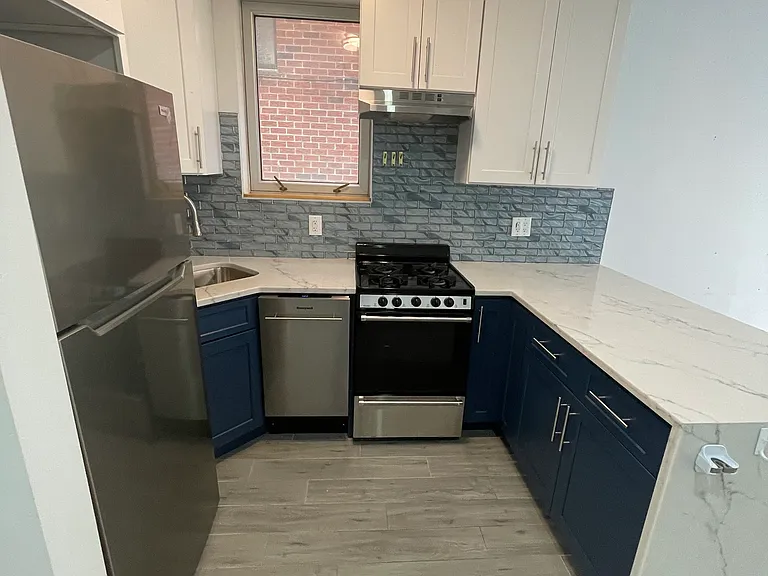7128 163rd St #1A — Photo 1