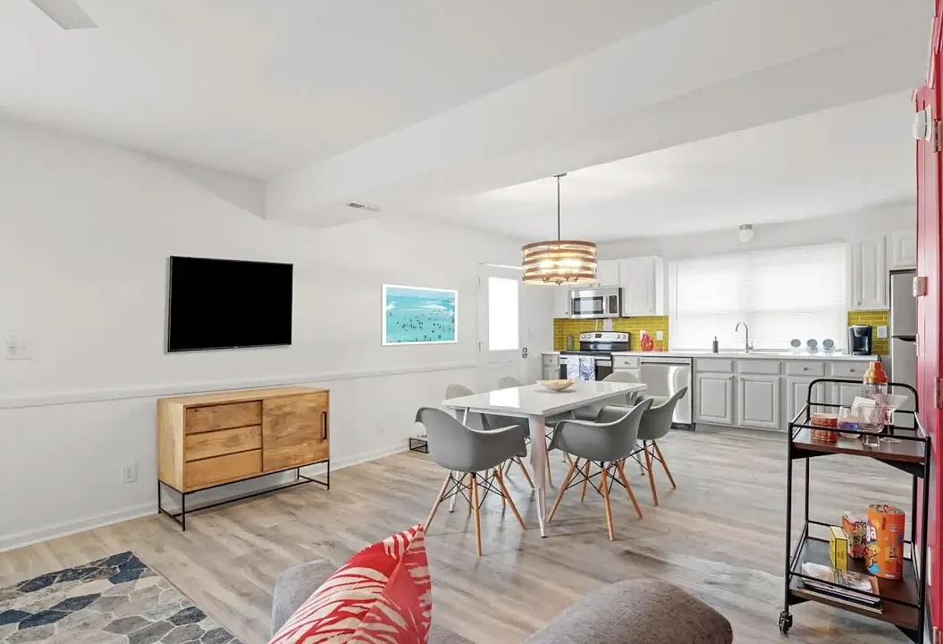 2 bed, $1,800 — Photo 4