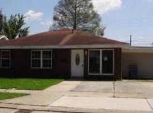 44 Azalea Dr, Gretna, LA 70053