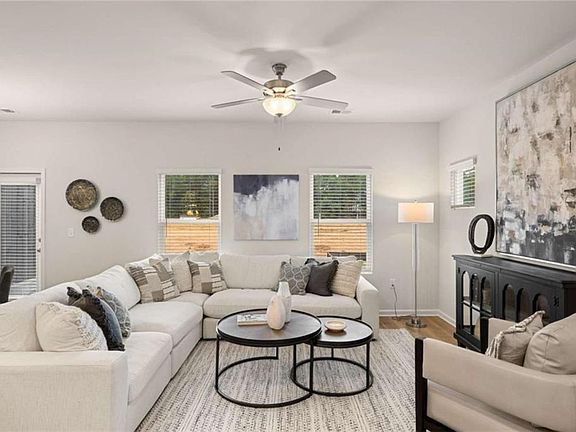 3rd image of 1043 Merritt Dr #90