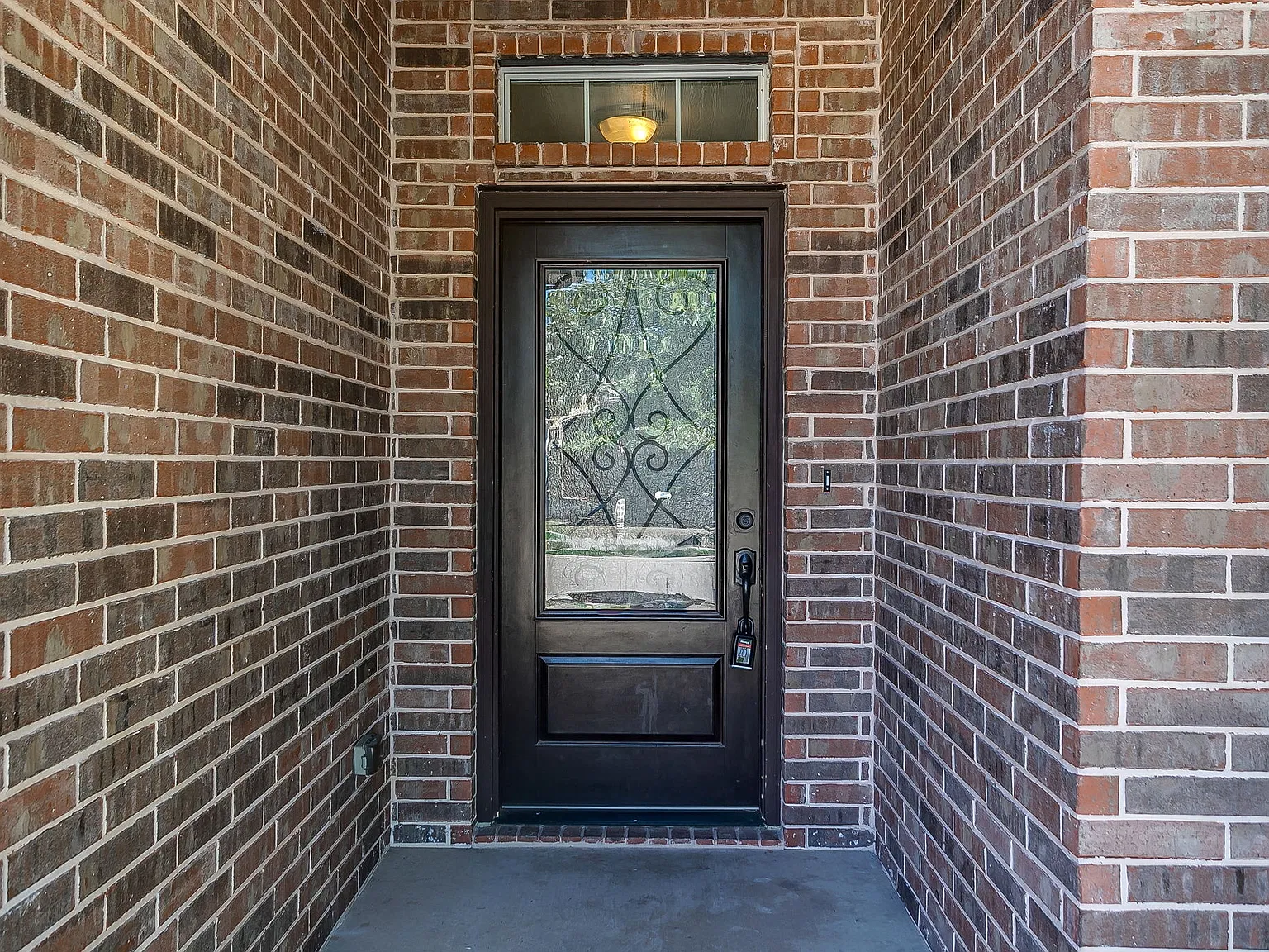 3 bed, 2467 sqft, $2,500 — Photo 4