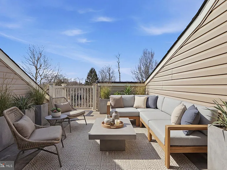 16428 Fife Way — Photo 49