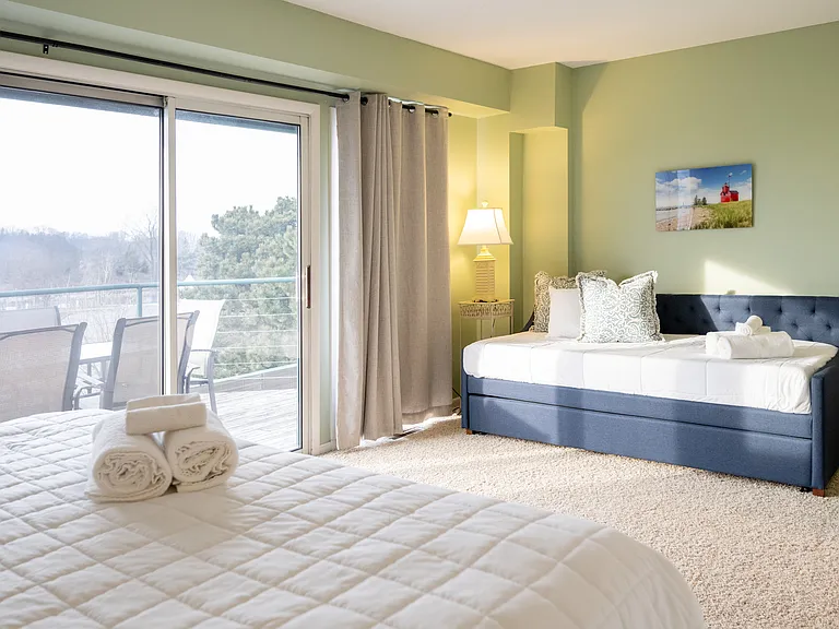 214 N Harbor Dr — Photo 13