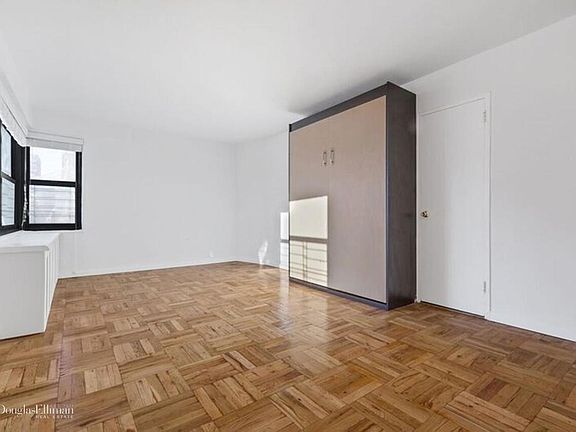 4th image of 240 E 76th St APT 7A