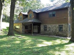 216 Chestnut Hill Rd, Emmaus, PA 18049