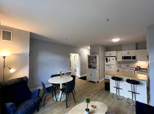 459 Kerr St #205, Oakville, ON L6K 3C2