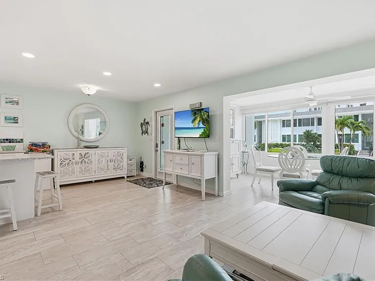 1065 Gulf Shore Blvd N #108 — Photo 8