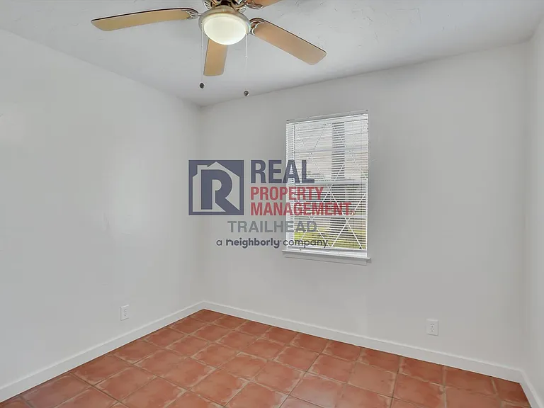 1424 Phillips St — Photo 12