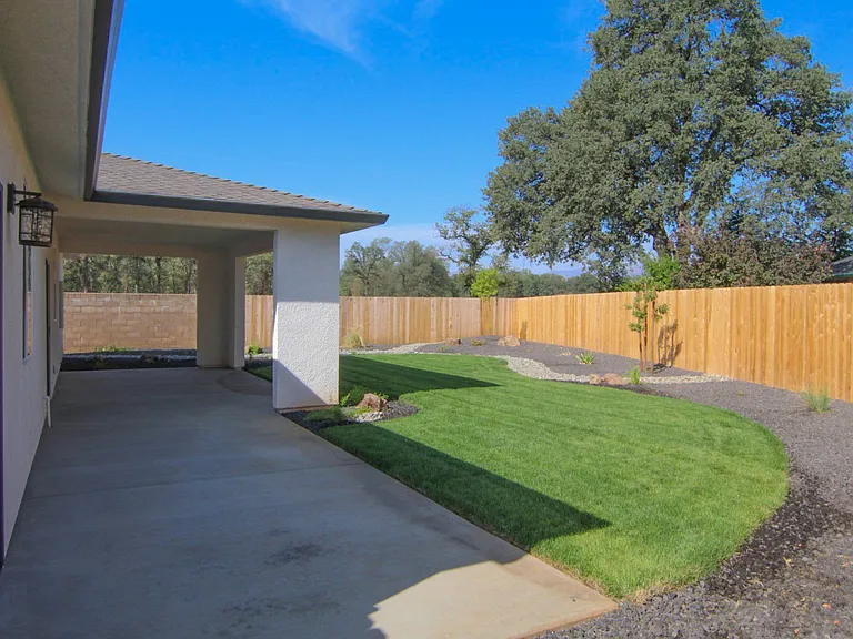 1392 Bonhurst Dr — Photo 17