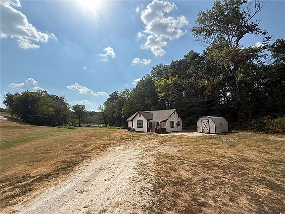 3rd image of 21361 Griggs Rd