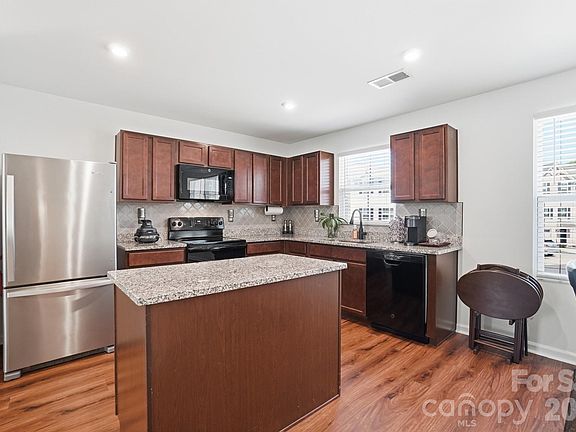 5th image of 923 Taybyn Rd
