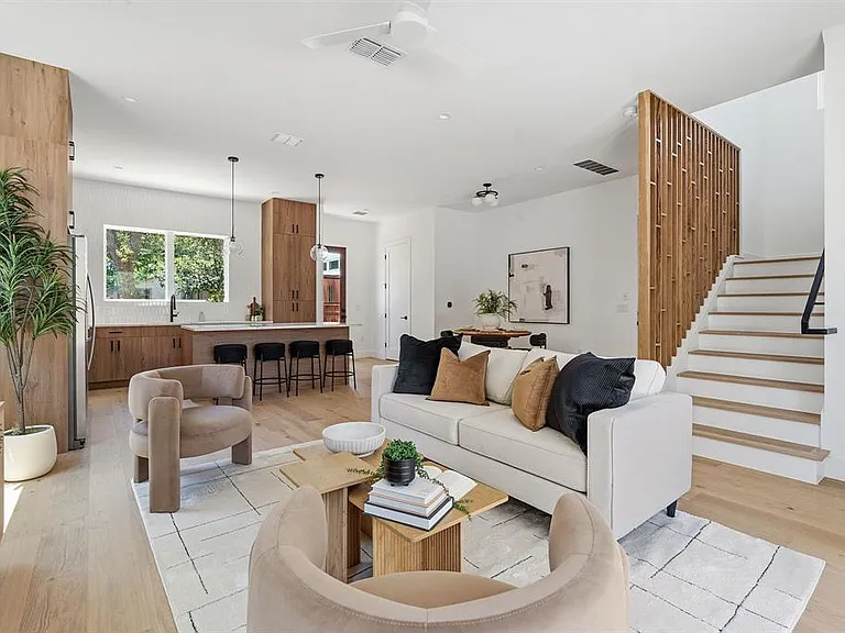 502 Normandy St #2 — Photo 6