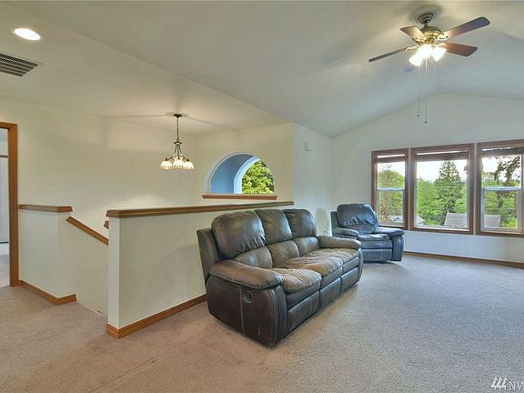 4th image of 930 99th Ave SE