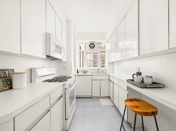 875 5th Avenue image 12 of 19