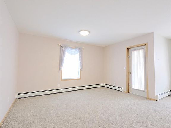5th image of 212 3rd Ave E #202