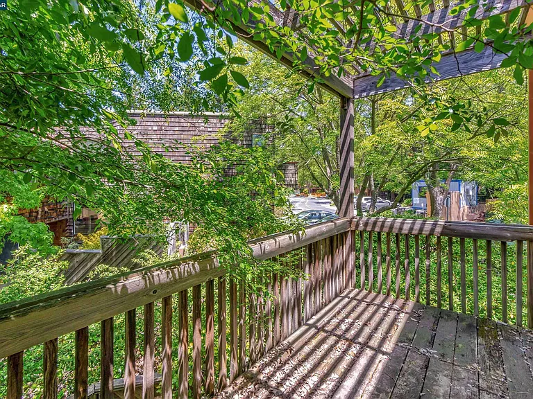 1956 Fair Ridge Ct — Photo 52