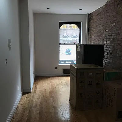 Rented by Chartwell Manhattan Realty | media 22