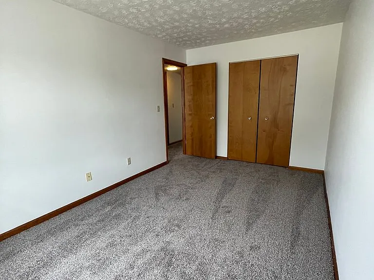 Lynn-Gail Apartments — Photo 8