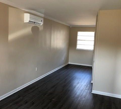 2nd image of 2405 Memorial Dr