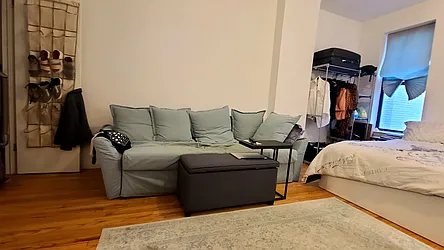 Rented by R New York
