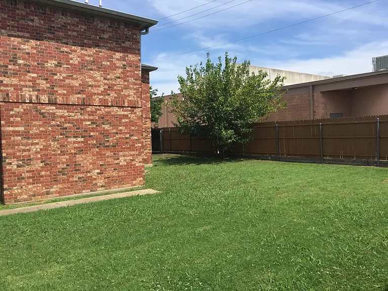 736 Bluebonnet Dr — Photo 8