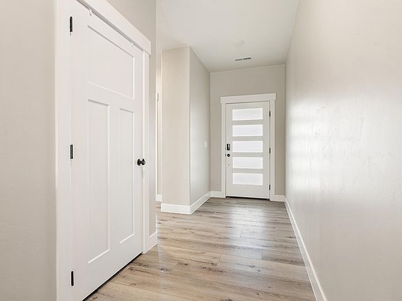 4th image of 1946 W 4675 N