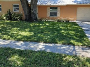 522 Robin Hill Cir, Brandon, FL 33510