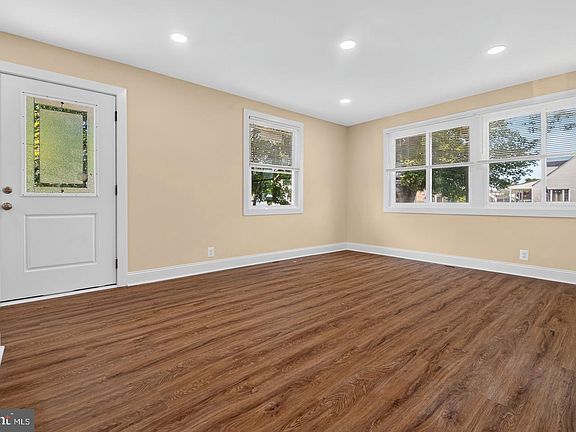 3rd image of 3439 Court Way