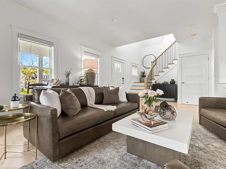 4 Gabaree Ct — Photo 25