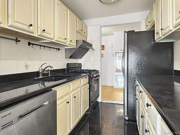 4th image of 14055 34th Avenue #5B