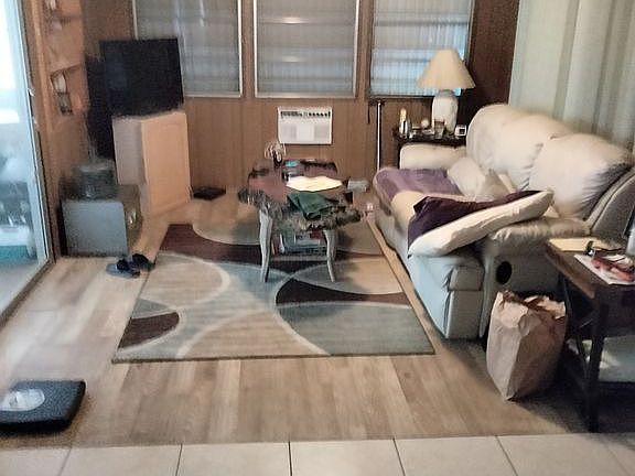 3rd image of 215 Tiel Ave