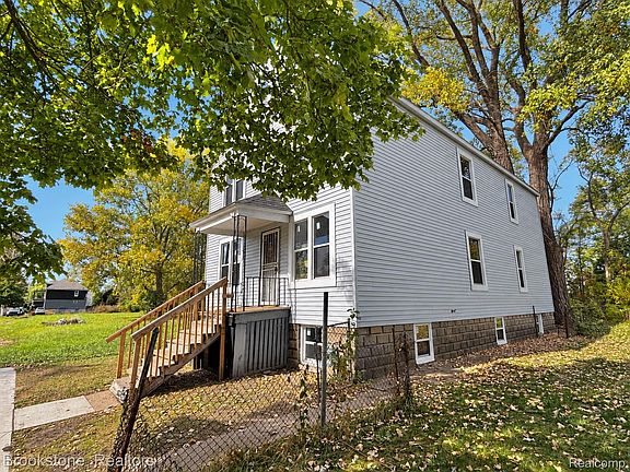 2nd image of 9026 Thaddeus St