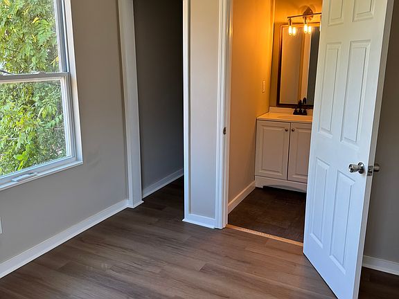 4th image of 1126 E 8th St #1126