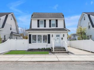14 Laurel Road, Lindenhurst, NY 11757