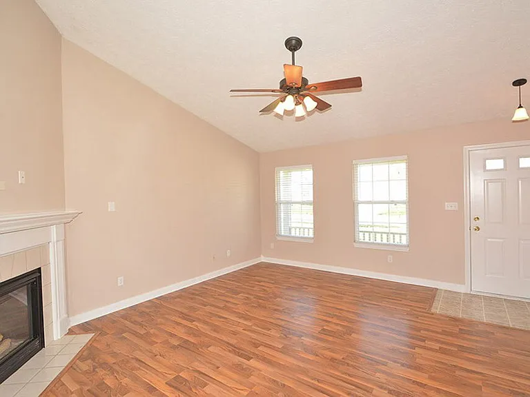 6917 Tree Top Ln — Photo 6