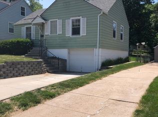 6323 Pierce St, Omaha, NE 68106