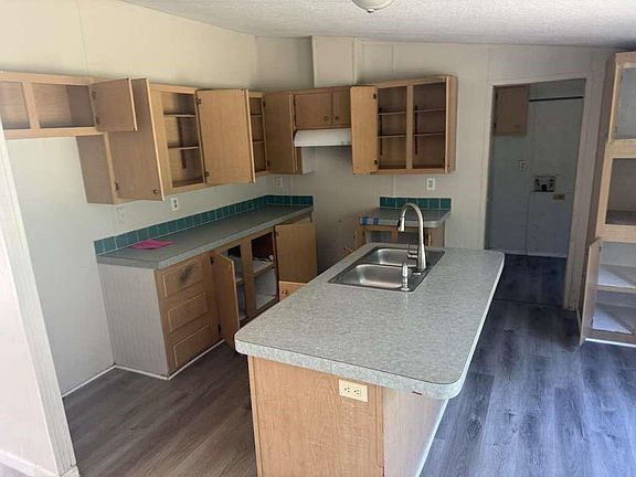 4th image of 16321 Lone Star Ranch Dr