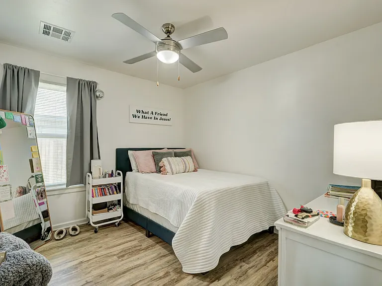 1520 N Market Ave — Photo 22