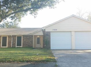 17634 Heritage Cove Dr, Webster, TX 77598