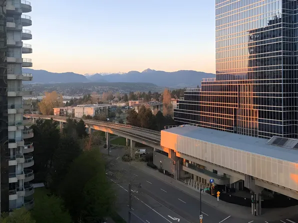 10777 University Dr #909, Surrey, BC V3T 0E6