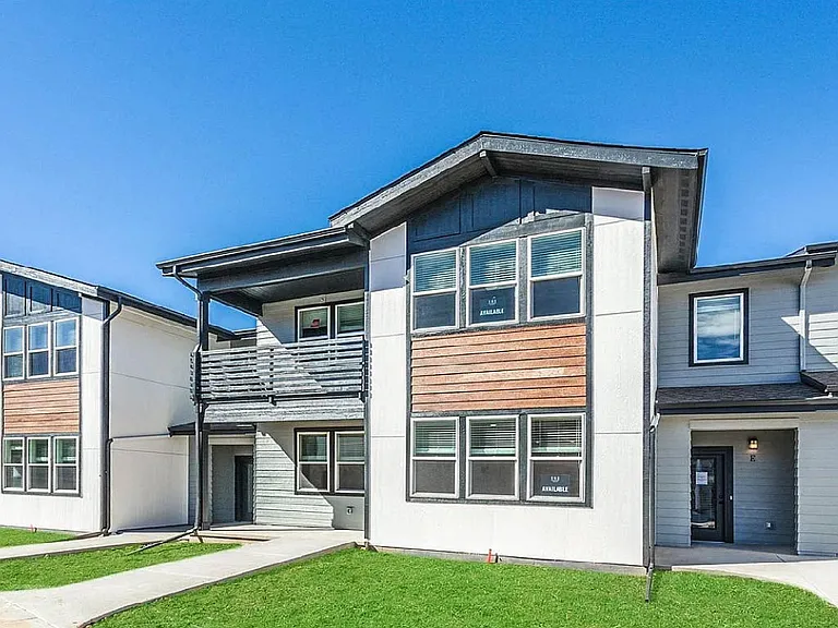 563 Vicot Way #C — Photo 1
