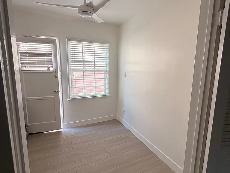 421 N Doheny Dr #4 — Photo 4